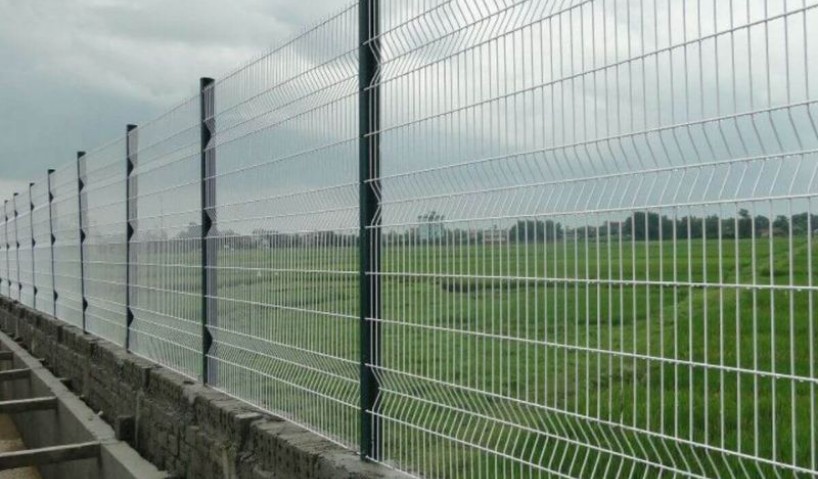 Hàng rào lưới thép khung sắt gia công – Giải pháp bền đẹp cho mọi công trình