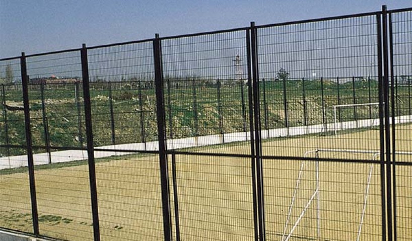 Hàng rào lưới thép cao 2m bao nhiêu tiền? Bảng giá chi tiết mới nhất 2025